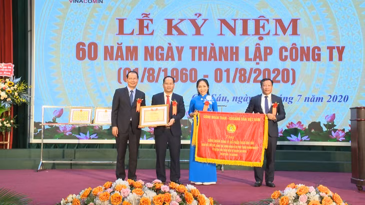 Công ty Cổ phần Than Cọc 6 vinh dự được nhận bằng khen của 