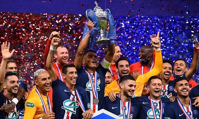 PSG hoàn tất cú đúp danh hiệu trong nước - Cup Quốc gia và Ligue 1. Ảnh: RTE.