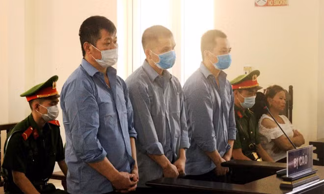 Với tội "Vận chuyển trái phép chất ma túy" 3 bị cáo bị Tòa án nhân dân tỉnh Bắc Kạn xử phạt tử hình.
