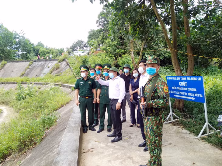 Đồng chí Nguyễn Văn Thắng, Chủ tịch UBND tỉnh kiểm tra công tác tuần tra bảo vệ biên giới, phòng chống dịch bệnh Covid-19 tại khu vực Mốc 1346(1)+600.