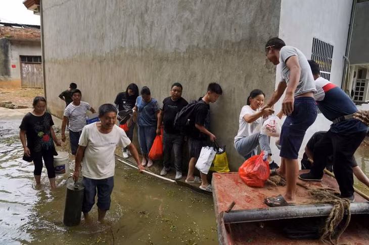 Lũ lụt ở Trung Quốc. Ảnh: Reuters