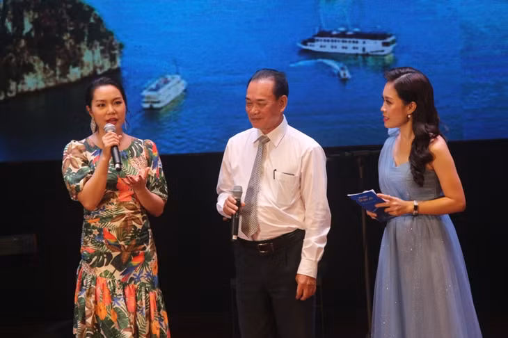 Nhạc sĩ Đỗ Hòa An và cô học trò nhỏ - ca sĩ Ngọc Anh giao lưu cùng khán giả
