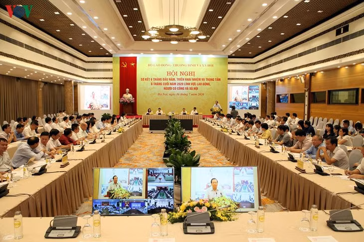 Toàn cảnh hội nghị.