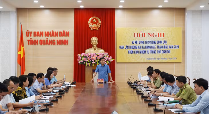 Quang cảnh cuộc họp.