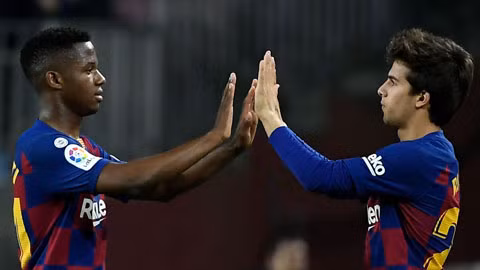 Sự xuất hiện của Pedri (giữa, ảnh chủ) và các cầu thủ trẻ từ Barca B như Fati hay Puig (phải) sẽ giúp Barca thăng hoa hơn ở mùa tới.