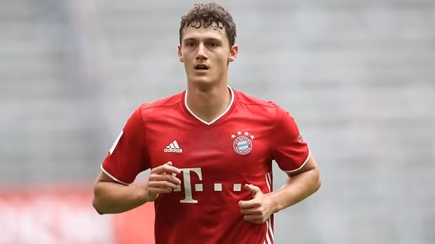  Pavard vừa gặp một chấn thương.