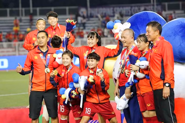 Tại SEA Games này, các cầu thủ Quảng Ninh cùng Đội tuyển bóng đá nữ Việt Nam giành HCV.
