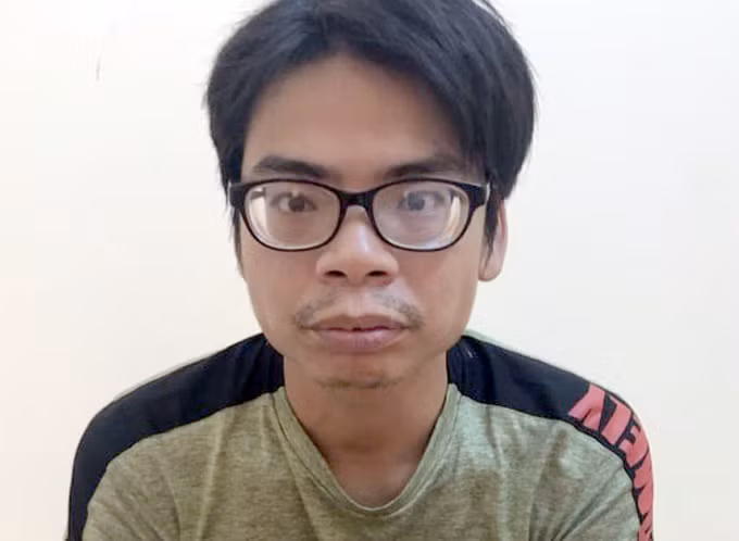 Hùng tại cơ quan điều tra. Ảnh: Công an cung cấp.