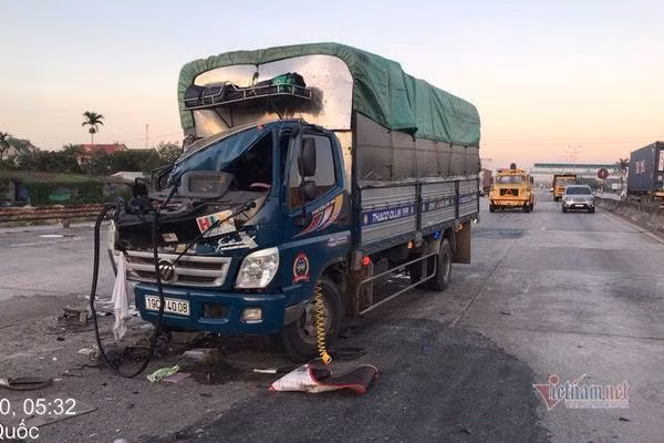 Xe tải hư hỏng nặng