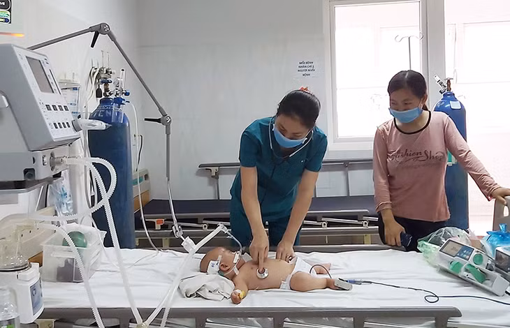 Một trẻ mắc Viêm não Nhật Bản được điều trị tại Bệnh viện Đa khoa vùng Tây Nguyên