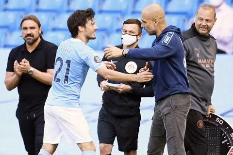Tượng đài David Silva (áo sáng) của Premier League được không chỉ Pep, các thành viên Man City mà cả đối thủ thừa nhận tài năng.