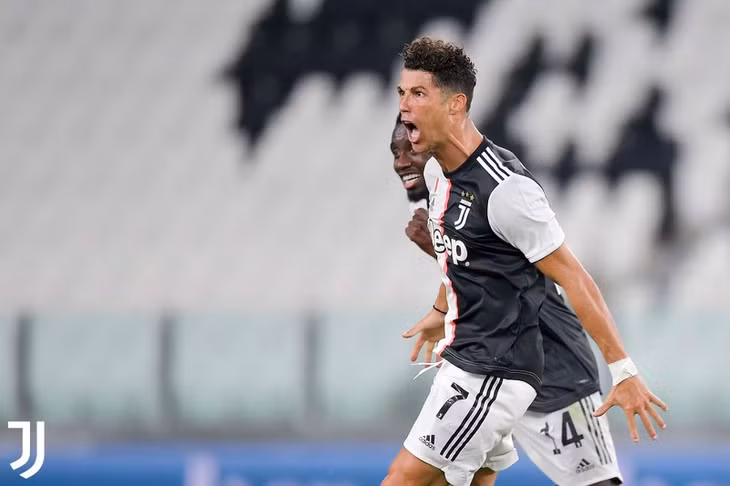 Ronaldo bỏ lỡ một quả penalty nhưng vẫn đóng góp vào cả 2 bàn thắng, giúp Juventus vô địch Serie A sớm 2 vòng đấu. (Ảnh: Juventus).