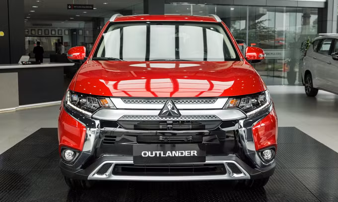 Outlander 2.4 Premium 2020 thay đổi thiết kế ngoại thất giống các bản 2.0. Ảnh: Mitsubishi