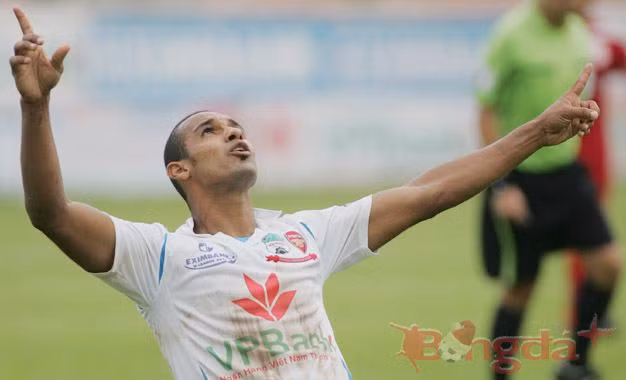 Evaldo đã lập cú đúp giúp HAGL thắng đậm 3-1 trước V.HP ngày khai mạc Super League 2012
