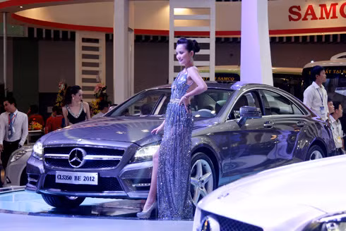 Mercedes CLS tại Việt Nam Motor Show 2011. CLS là sáng tạo của hãng xe Đức trong dòng coupe 4 cửa.