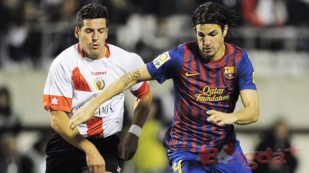 L’Hospitalet (trái) quá nhỏ bé để lật ngược thế cờ trước Barca