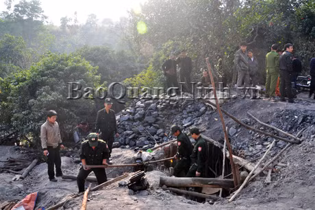 Một cửa lò bị lực lượng chức năng triệt phá
