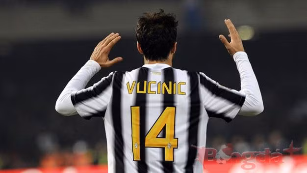 Vucinic - Cầu thủ xuất sắc nhất Montenegro 2011