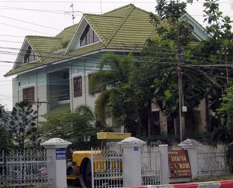 Biệt thự của ông Lèo nằm trên quốc lộ 1A cạnh cơ quan cũ của ông là Ban Quản lý dự án các công trình xây dựng TP Sóc Trăng. Ảnh: Thiên Phước.