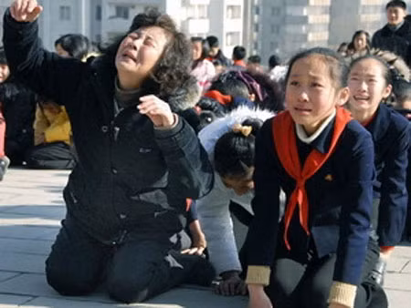Người dân Triều Tiên bày tỏ lòng thương tiếc đối với nhà lãnh đạo Kim Jong-il.