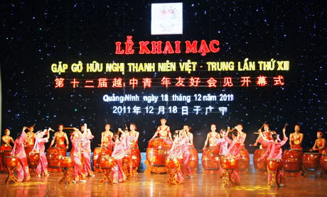 Tiết mục văn nghệ tại lễ khai mạc chương trình gặp gỡ thanh niên Việt Nam-Trung Quốc.