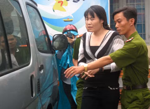 Bà Anh bị đưa về nhà tạm giữ Công an TP Vũng Tàu để tiếp tục điều tra làm rõ. Ảnh: Nguyễn Hùng.