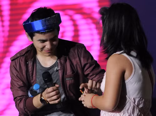 Á quân Thần tượng âm nhạc Mỹ 2008 David Archuleta biểu diễn và giao lưu cùng khán giả - Ảnh: Nguyên Trương