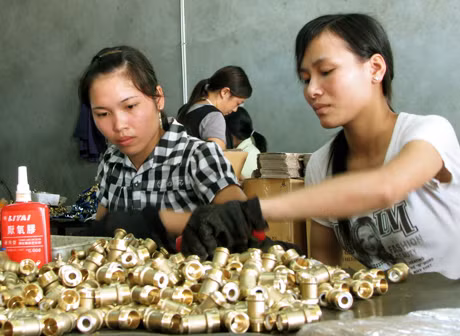 Sản xuất cơ khí phụ trợ tại Công ty TM và Chế tạo kim loại Việt Nam, KCN Hải Yên.