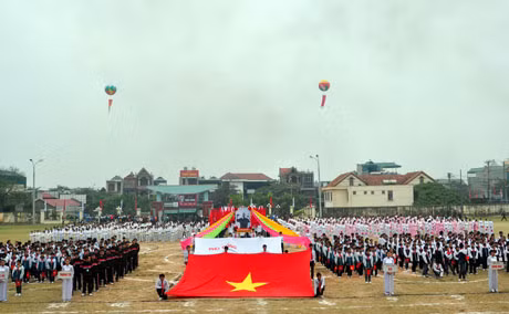 Quang cảnh lễ khai mạc Hội khỏe Phù Đổng huyện Đông Triều