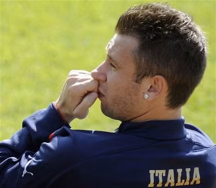Cassano từng là niềm hy vọng số một của tuyển Italy trước thời điểm xảy ra vụ đột quỵ khiến anh phải mổ tim và tạm rời xa bóng đá.