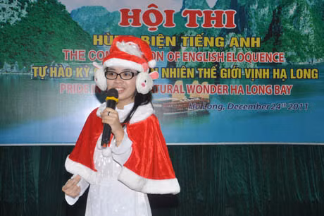 Nhiều bạn thí sinh hóa trang thành ông già noel khiến cho các bài thi rất sôi động