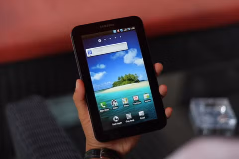 Galaxy Tab, một trong nhiều máy tính bảng 7 inch vừa giảm giá. Ảnh: Quốc Huy.