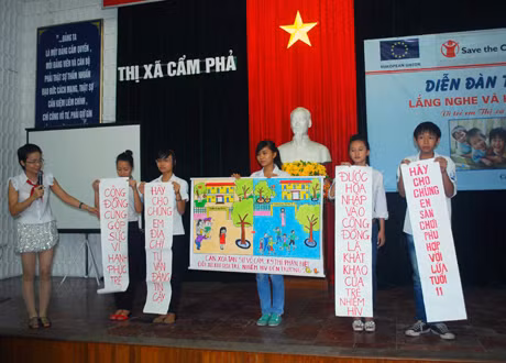 Thông điệp tuyên truyền không phân biệt, kỳ thị với người nhiễm HIV/AIDS của các em thiếu niên phường Cẩm Sơn (TX Cẩm Phả) năm 2011.