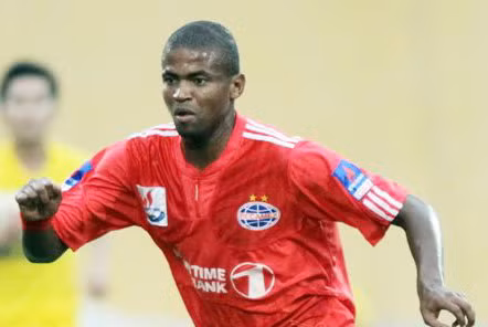 Sau khi giành được chức vô địch V-League 2008, các ngoại binh của B.BD đều đã lần lượt ra đi, ngoại trừ Philani.