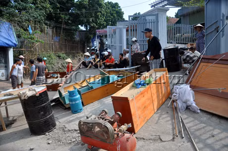Các chục hộ dân bị mất nhà cửa do 