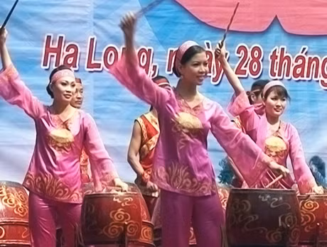 Tiết mục văn nghệ tại lễ khai mạc chương trình.