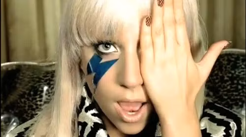 Lady Gaga được bình chọn là nhân vật giải trí của năm 2011 vì có mức độ ảnh hưởng lớn nhất tới làng công nghiệp văn hóa giải trí - Ảnh Jokeroo blog