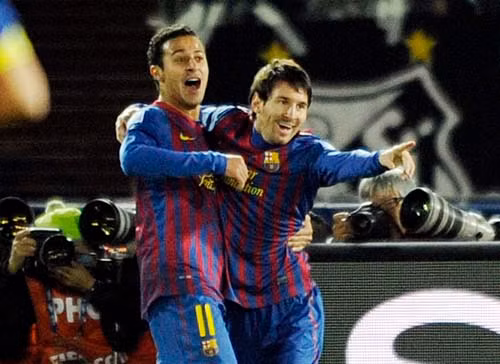 Niềm vui của Messi và Thiago.
