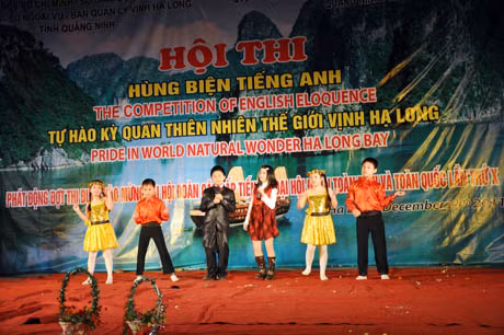 Tiết mục văn nghệ hát tiếng Anh của các em học sinh tiểu học