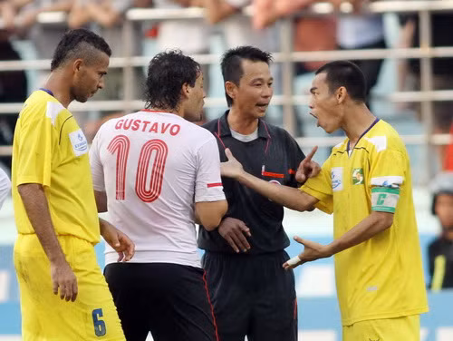 Chúng ta không có bằng chứng để nhận định bao nhiêu trận đấu ở V-League, hạng Nhất bị sai lệch kết quả vì trọng tài (ảnh chỉ mang tính minh họa). Ảnh: VSI