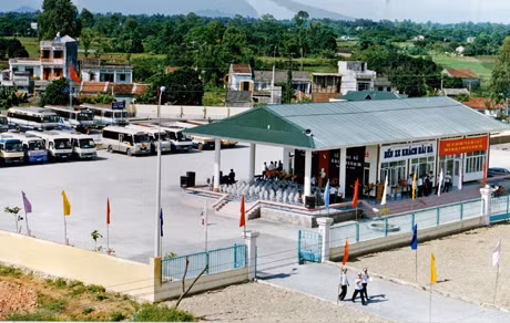 Công ty TNHH 1 thành viên Bến tàu - bến xe Quảng Ninh là một trong những đơn vị hoạt động hiệu quả sau cổ phần hóa. (Ảnh: Bến xe khách Hải Hà phục vụ tốt nhu cầu đi lại của nhân dân).