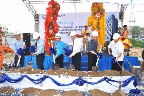 Các đại biểu tiến hành động thổ xây dựng Trung tâm thương mại, tài chính, văn phòng và khách sạn Hạ Long (Times Tower Hạ Long)