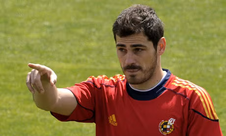 Casillas chứng minh anh vẫn là số một - Ảnh Getty