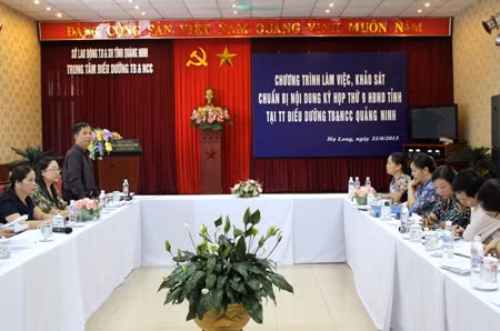 Đồng chí Đỗ Vũ Chung, Trưởng Ban Văn hóa – Xã hội HĐND tỉnh chủ trì buổi làm việc. (Ảnh QNP)