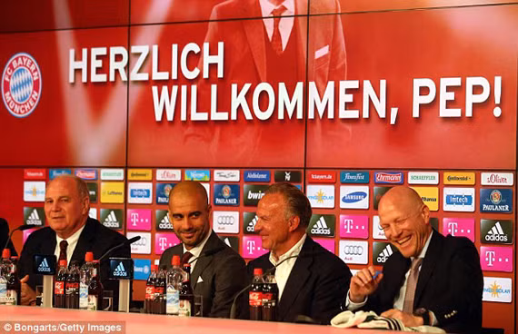Guardiola trong buổi họp báo ra mắt tại Bayern (ảnh: Getty)