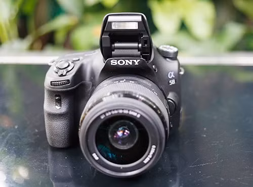A58 sử dụng công nghệ gương mờ độc quyền của Sony. Ảnh: Huy Đức.