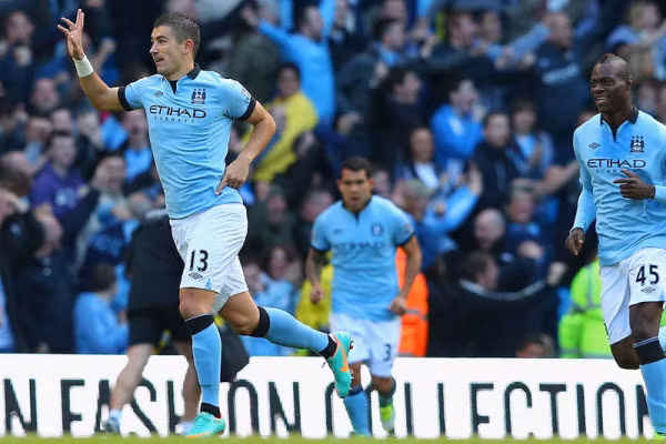Kolarov đang được Juventus săn đuổi