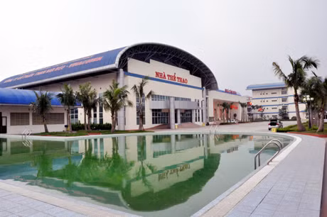 Nhà thi đấu thể thao và bể bơi của Công ty CP Than Núi Béo. (ảnh minh họa)