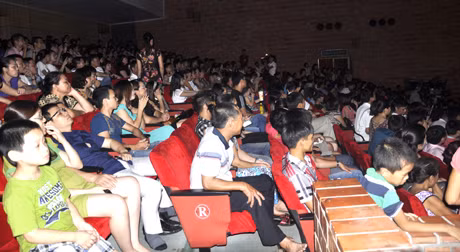 Đông đảo khán giả đã đến xem và cổ vũ nhiệt tình cho phần trình diễn của các thí sinh.