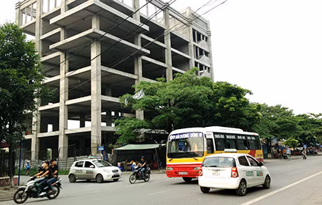 Tổ hợp thương mại và dịch vụ tổng hợp Việt Phúc (phường Quang Trung) do Công ty TNHH Phúc Xuyên làm chủ đầu tư đang được xây dựng.